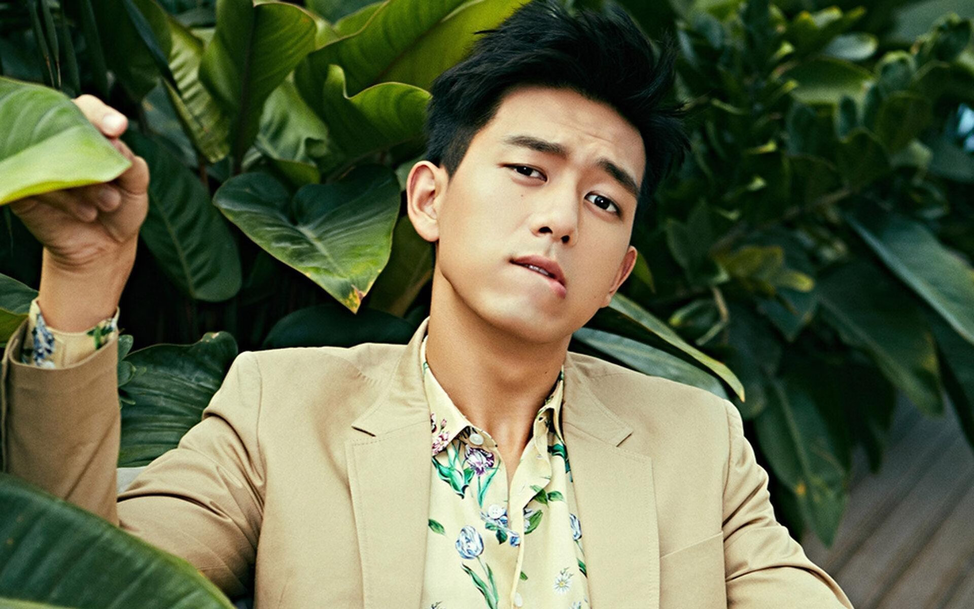 国外极限滑翔伞竞赛，空中飞翔的极限体验，国外滑翔伞哪里好玩