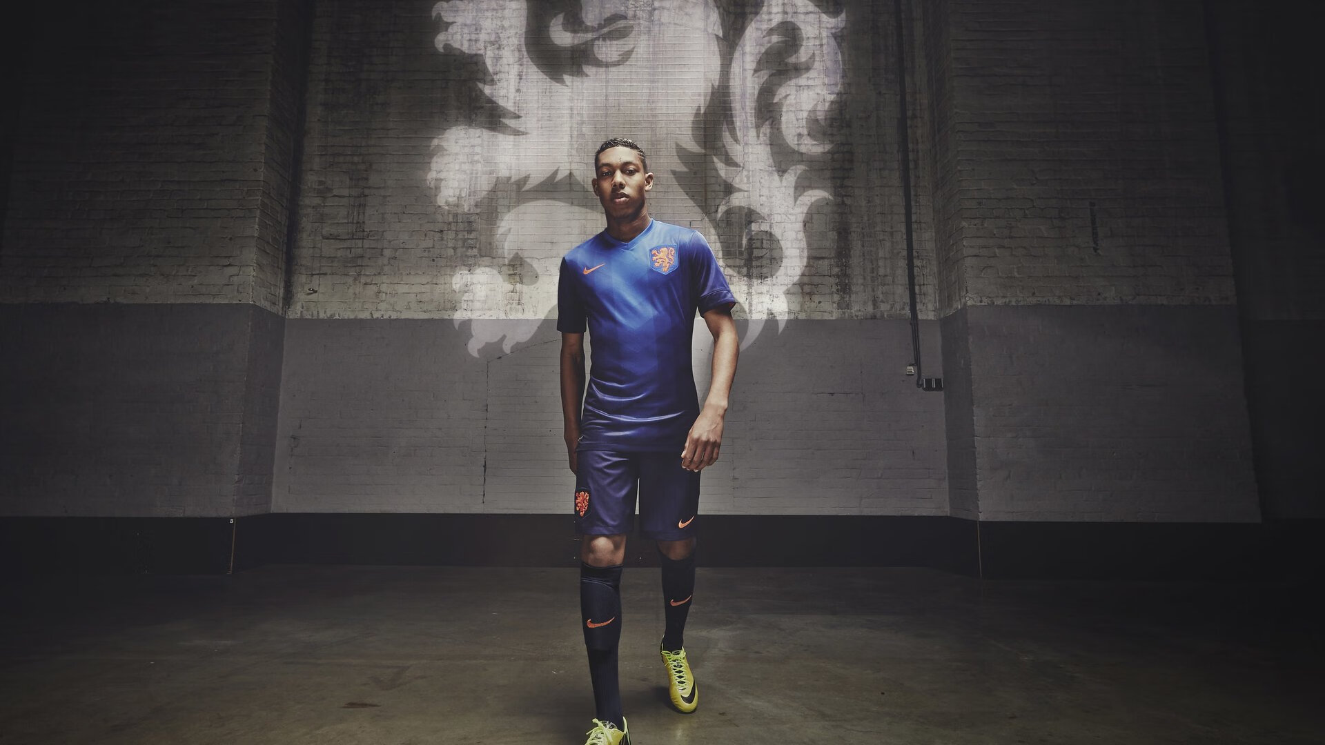 曼联赛后更衣室气氛积极团结，曼联更衣室老大