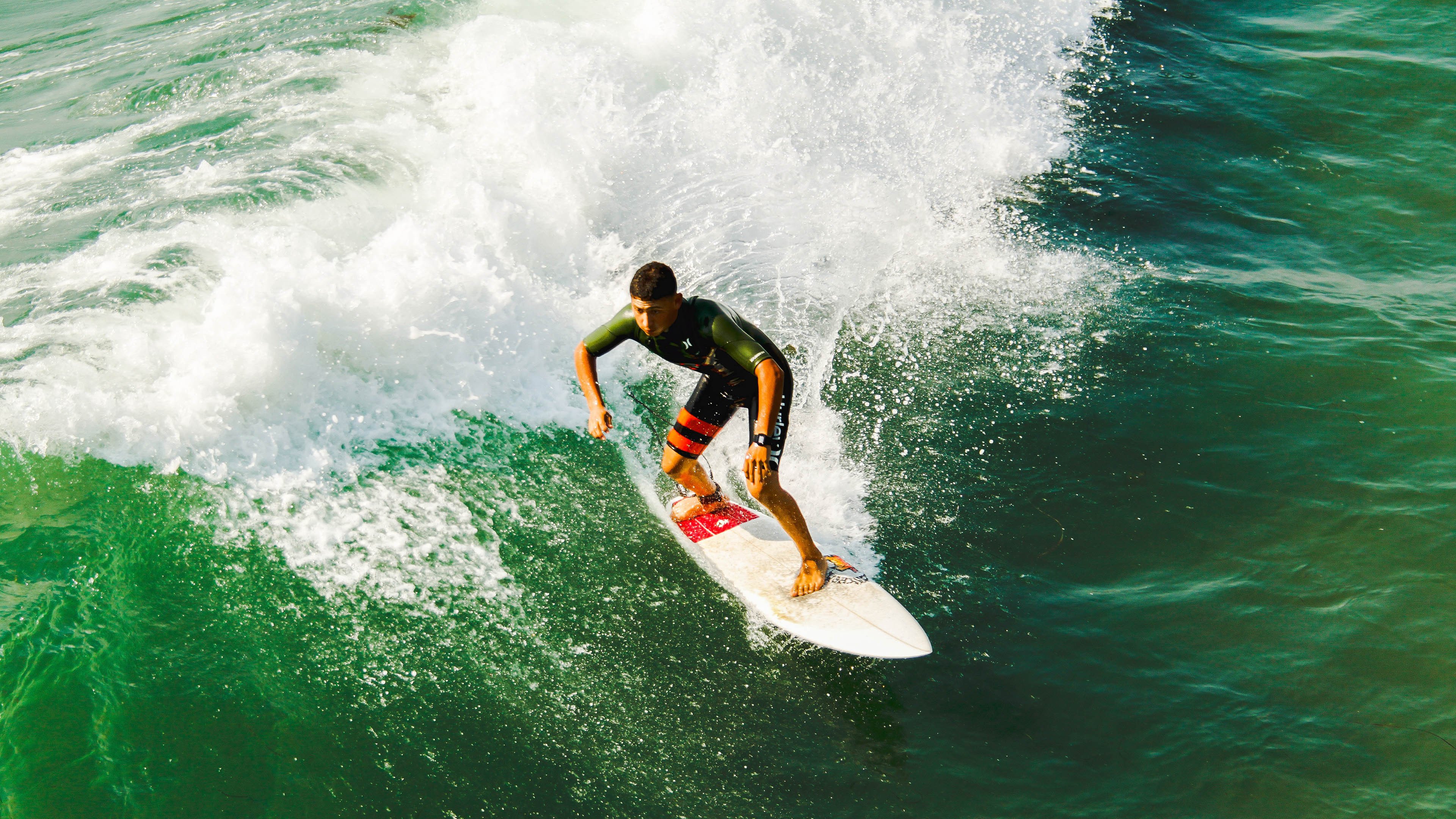 柯尔赞冲刺阶段爆发力十足，科尔阿赞