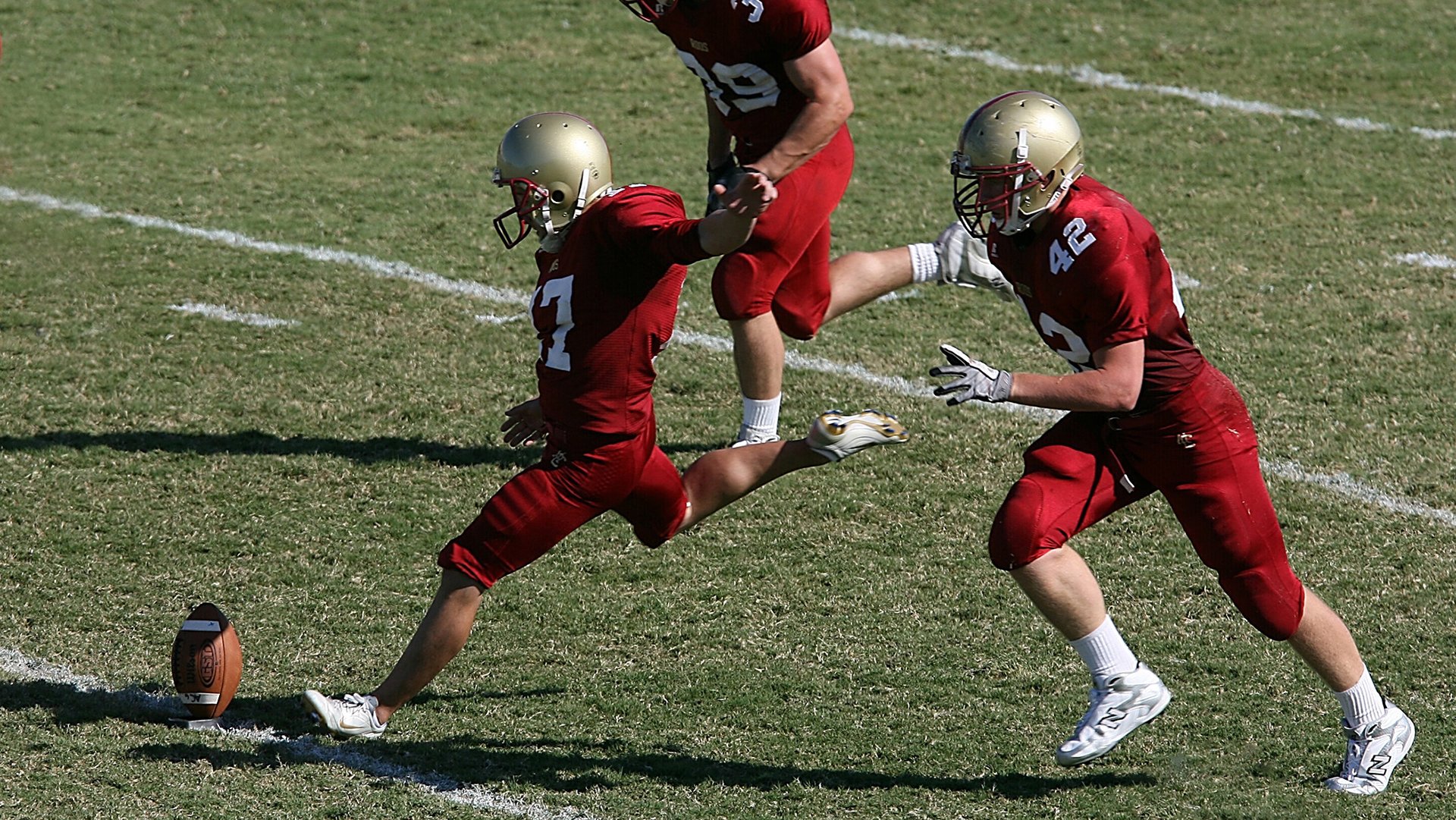 麦肯齐：作为全黑队的后卫，他的速度与技术为球队带来强大动力